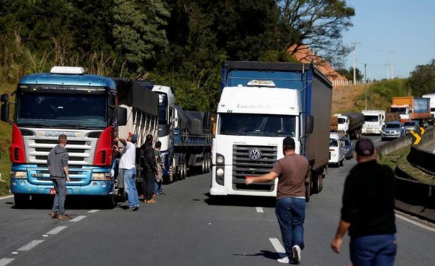 Greve nacional de caminhoneiros 21/05/2018 REUTERS/Rodolfo Buhrer (Foto: Clóvis Girardi) Greve nacional de caminhoneiros 21/05/2018 REUTERS/Rodolfo Buhrer