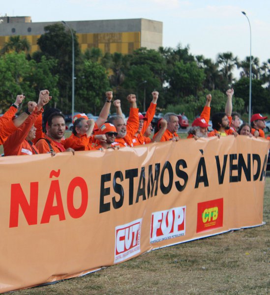 Federação Única dos Petroleiros (FUP) protesta contra privatização da Petrobras (Foto: Paulo Emílio) Federação Única dos Petroleiros (FUP) protesta contra privatização da Petrobras