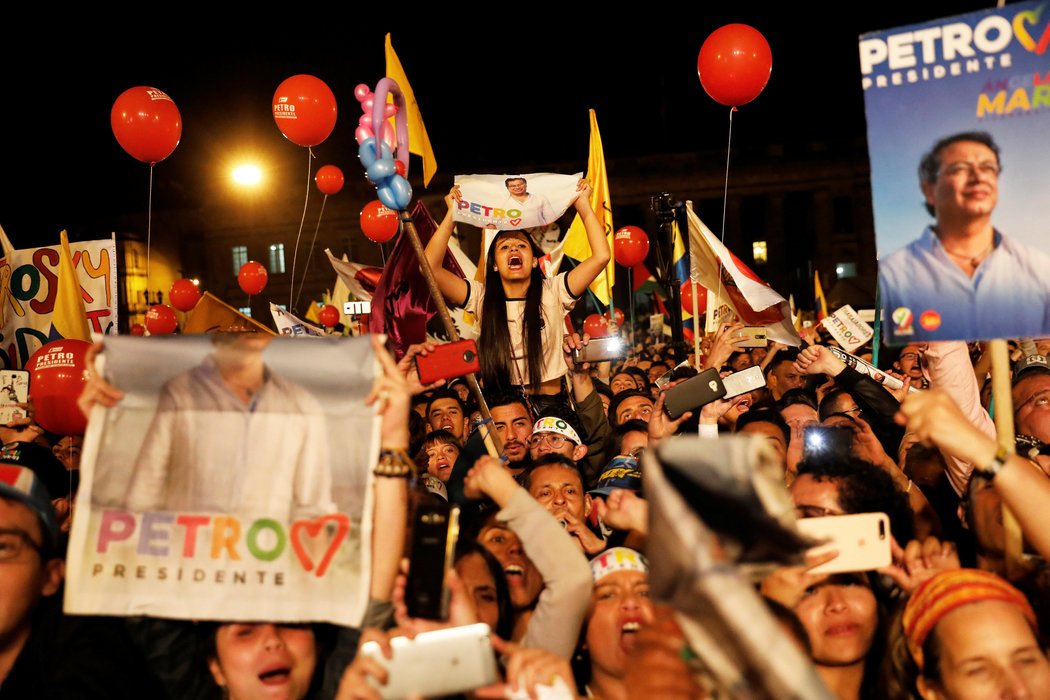 É de difícil construção frases que não versem a dialética colombiana. Enquanto Duque entregaria a soberania militar e territorial hipotecando um futuro que nunca chega como aliado estadunidense, Petro fala de paz e integração latino-americana. (Foto: Túlio Ribeiro) É de difícil construção frases que não versem a dialética colombiana. Enquanto Duque entregaria a soberania militar e territorial hipotecando um futuro que nunca chega como aliado estadunidense, Petro fala de paz e integração latino-americana.