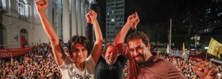 Não há dúvidas de que durante o governo petista, eminentemente com o ex-presidente Lula, o Brasil avançou muito, como nunca na sua história. Talvez por esse fato irrefutável que a esquerda descuidou-se de seus inimigos, pois imaginava ter o povo nas suas mãos (Foto: Cássio Vilela Prado) Não há dúvidas de que durante o governo petista, eminentemente com o ex-presidente Lula, o Brasil avançou muito, como nunca na sua história. Talvez por esse fato irrefutável que a esquerda descuidou-se de seus inimigos, pois imaginava ter o povo nas suas mãos