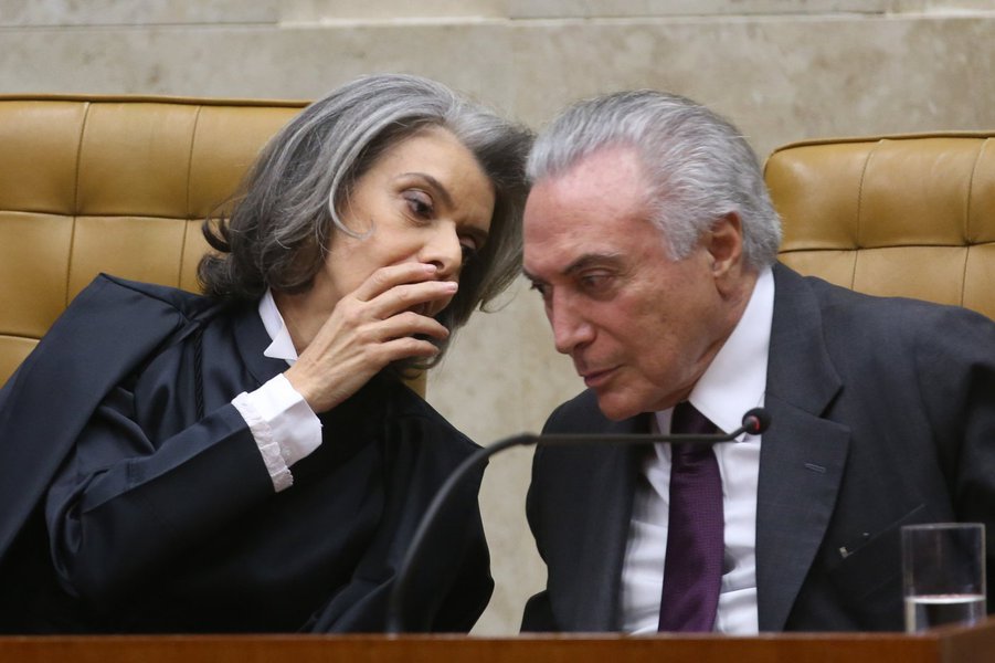 Brasília - A nova presidente do Supremo Tribunal Federal (STF), ministra Cármen Lúcia, e o presidente Michel Temer durante a cerimônia de posse (Wilson Dias/Agência Brasil) (Foto: Robson Sávio Reis Souza) Brasília - A nova presidente do Supremo Tribunal Federal (STF), ministra Cármen Lúcia, e o presidente Michel Temer durante a cerimônia de posse (Wilson Dias/Agência Brasil)