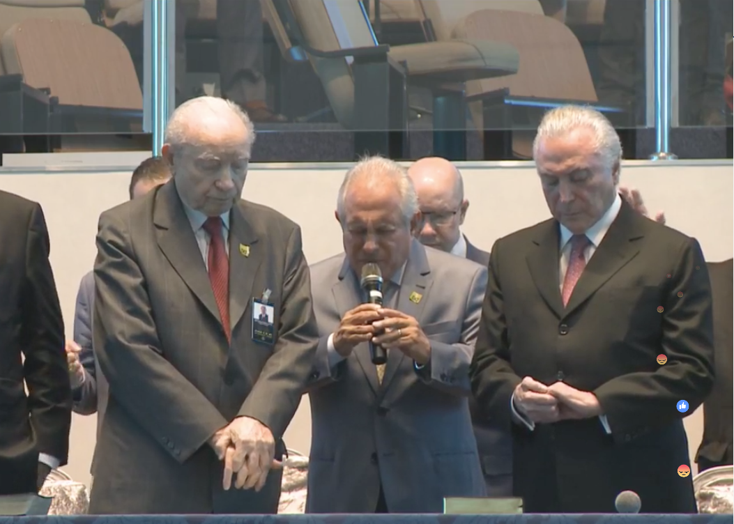 Michel Temer e Henrique Meirelles recebem benção em reunião da igreja Assembleia de Deus (31/05/2018) (Foto: Paulo Emílio) Michel Temer e Henrique Meirelles recebem benção em reunião da igreja Assembleia de Deus (31/05/2018)