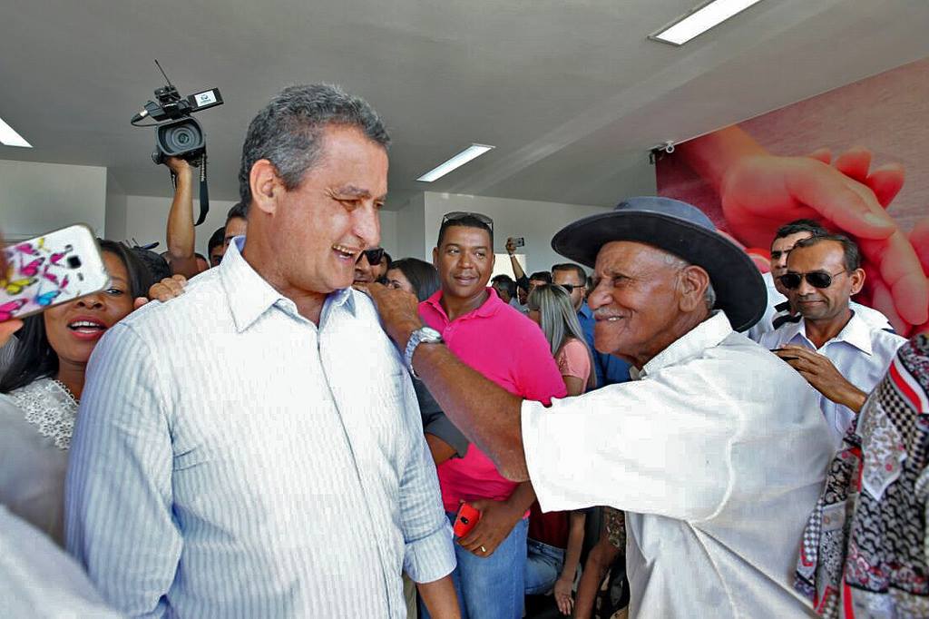 Pesquisa feita pelo Instituto Paraná Pesquisa aponta que o atual governador da Bahia, Rui Costa (PT), seria reeleito no primeiro turno com 58,8% dos votos; segundo colocado no levantamento, o pré-candidato do DEM, José Ronaldo, possui apenas 9,5% das intenções de voto; ainda segundo o estudo, a gestão de Rui Costa é aprovada por 67,9% dos baianos (Foto: Paulo Emílio) Pesquisa feita pelo Instituto Paraná Pesquisa aponta que o atual governador da Bahia, Rui Costa (PT), seria reeleito no primeiro turno com 58,8% dos votos; segundo colocado no levantamento, o pré-candidato do DEM, José Ronaldo, possui apenas 9,5% das intenções de voto; ainda segundo o estudo, a gestão de Rui Costa é aprovada por 67,9% dos baianos
