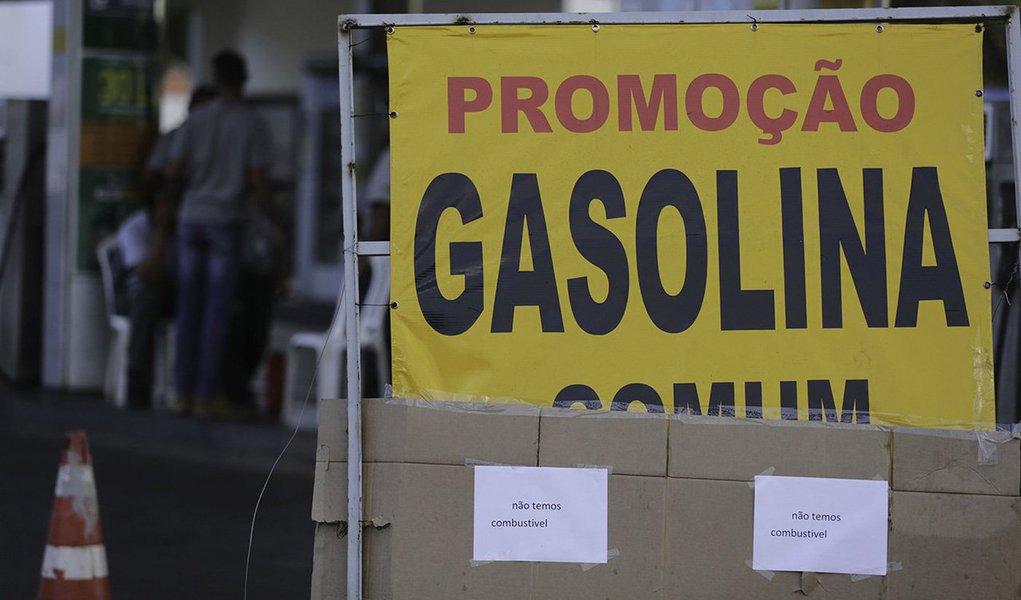 Posto fechado em Brasília com o estoque de combustíveis e gás de cozinha zerados.Foto Fabio Rodrigues Pozzebom/Agência Brasil (Foto: Paulo Emílio) Posto fechado em Brasília com o estoque de combustíveis e gás de cozinha zerados.Foto Fabio Rodrigues Pozzebom/Agência Brasil