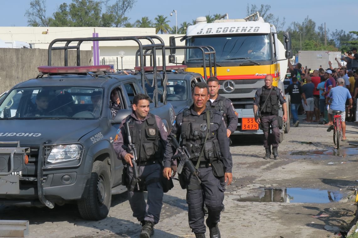 Os comboios foram usados para garantir o abastecimento de empresas de ônibus, aeroportos, órgãos de saúde e de segurança pública; Central de Escoltas da Secretaria de Segurança já fez 204 ações com a participação das polícias Militar, Rodoviária Federal, Força Nacional e Forças Armadas (Foto: Voney Malta) Os comboios foram usados para garantir o abastecimento de empresas de ônibus, aeroportos, órgãos de saúde e de segurança pública; Central de Escoltas da Secretaria de Segurança já fez 204 ações com a participação das polícias Militar, Rodoviária Federal, Força Nacional e Forças Armadas
