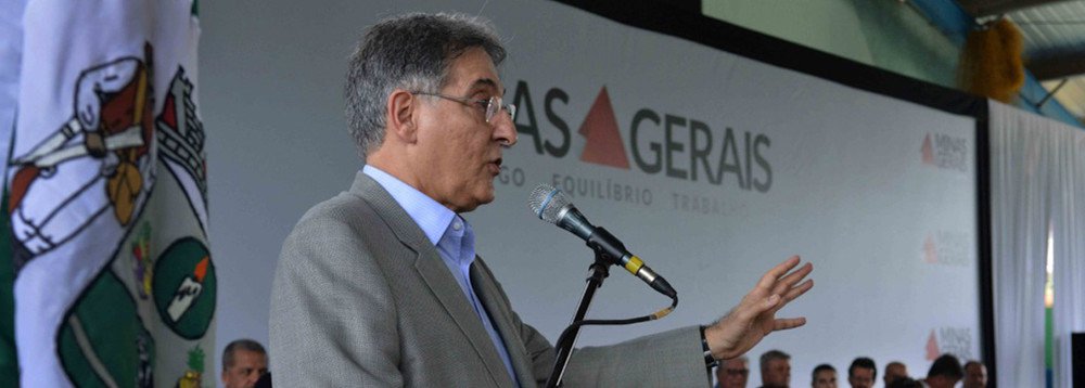 "Há de convir, Vossa Excelência presidente Temer, que o aumento do preço dos combustíveis em mais de 50% em um período inferior a 12 meses é absolutamente incompatível com o nível de preços em geral da economia, nesse estágio em que a inflação mal alcança 3%", disse o governador de Minas, Fernando Pimentel (Foto: Leonardo Lucena) "Há de convir, Vossa Excelência presidente Temer, que o aumento do preço dos combustíveis em mais de 50% em um período inferior a 12 meses é absolutamente incompatível com o nível de preços em geral da economia, nesse estágio em que a inflação mal alcança 3%", disse o governador de Minas, Fernando Pimentel