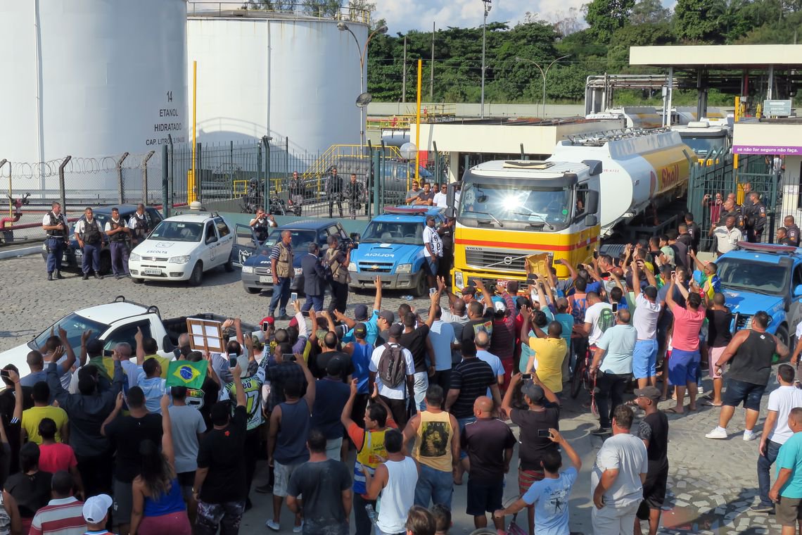 O transporte rodoviário de cargas no Brasil é tão pulverizado que a tentativa do governo de ligar a greve dos caminhoneiros a um locaute por parte de empresas tem pouca chance de ser eficaz (Foto: Aquiles Lins) O transporte rodoviário de cargas no Brasil é tão pulverizado que a tentativa do governo de ligar a greve dos caminhoneiros a um locaute por parte de empresas tem pouca chance de ser eficaz
