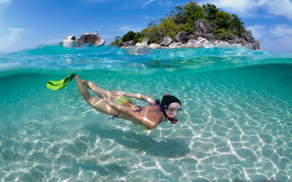 Morar em localidades junto ao mar melhora a saúde física e mental, e estimula o bom humor. Desde sempre se diz que viver perto do mar melhora o bem-estar e a qualidade de vida. Isso acaba de ser confirmado por estudo desenvolvido pela Universidade de Exeter, Inglaterra, segundo o qual morar em localidades marinhas melhora de maneira significativa a nossa saúde física, psíquica e mental. (Foto: Luis Pellegrini) Morar em localidades junto ao mar melhora a saúde física e mental, e estimula o bom humor. Desde sempre se diz que viver perto do mar melhora o bem-estar e a qualidade de vida. Isso acaba de ser confirmado por estudo desenvolvido pela Universidade de Exeter, Inglaterra, segundo o qual morar em localidades marinhas melhora de maneira significativa a nossa saúde física, psíquica e mental.