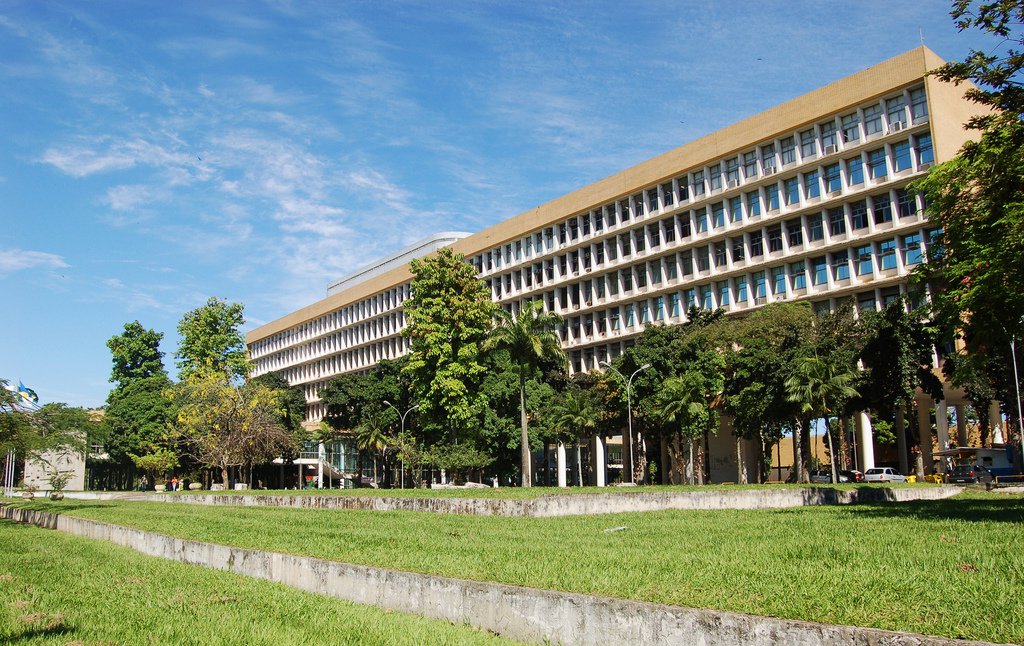 Todas as universidades federais no Rio de Janeiro e também a Universidade do Estado do Rio de Janeiro (Uerj) decidiram não funcionar nesta segunda-feira (28), por conta dos reflexos da greve dos caminhoneiros; a falta de combustíveis está causando impacto direto na mobilidade urbana, na segurança e no funcionamento das instituições (Foto: Voney Malta) Todas as universidades federais no Rio de Janeiro e também a Universidade do Estado do Rio de Janeiro (Uerj) decidiram não funcionar nesta segunda-feira (28), por conta dos reflexos da greve dos caminhoneiros; a falta de combustíveis está causando impacto direto na mobilidade urbana, na segurança e no funcionamento das instituições