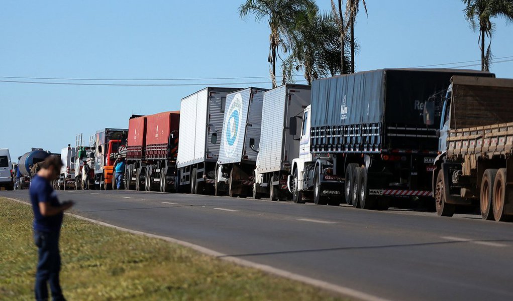 Seria fundamental uma greve do setor petroleiro, como forma de abrir espaço com presença real para disputa desse movimento que pode ter desdobramentos na correlação de forças (Foto: Maister F. da Silva) Seria fundamental uma greve do setor petroleiro, como forma de abrir espaço com presença real para disputa desse movimento que pode ter desdobramentos na correlação de forças