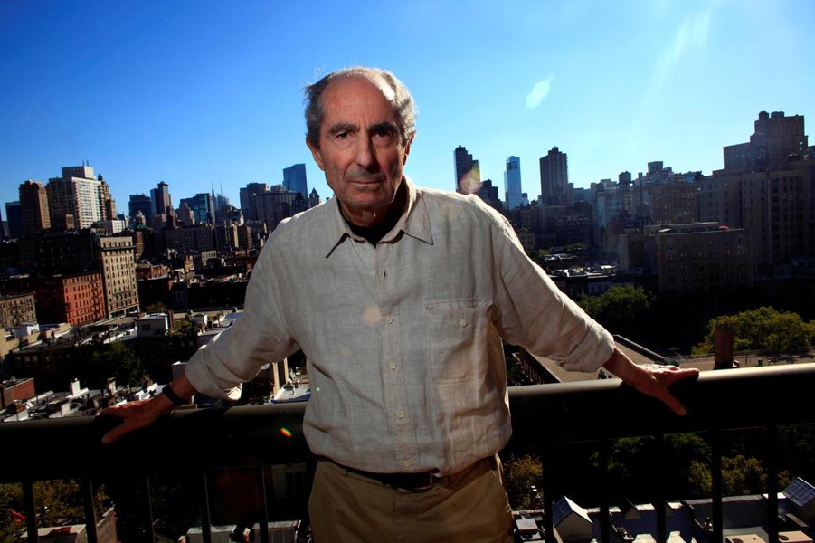 FILE PHOTO - Author Philip Roth poses in New York September 15, 2010. REUTERS/Eric Thayer/File Photo (Foto: Aquiles Lins) FILE PHOTO - Author Philip Roth poses in New York September 15, 2010. REUTERS/Eric Thayer/File Photo
