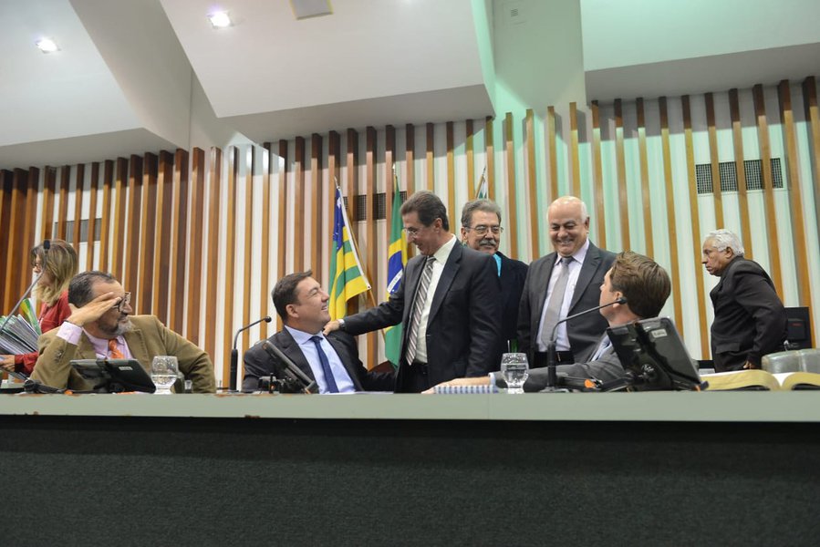 Depois de uma semana ausente do trabalho na Assembleia Legislativa para cuidar de sua saúde, o presidente José Vitti retornou nesta terça-feira, 22, assumindo novamente o comando da sessão ordinária; Vitti afirmou em entrevista à imprensa que sua decisão de não disputar a reeleição para deputado estadual permanece inalterada, mesmo após ter recebido bons diagnósticos; recentemente ele descobriu um nódulo no fígado, mas exames mostraram que ele é benigno e o tratamento não necessita de intervenção cirúrgica (Foto: José Barbacena) Depois de uma semana ausente do trabalho na Assembleia Legislativa para cuidar de sua saúde, o presidente José Vitti retornou nesta terça-feira, 22, assumindo novamente o comando da sessão ordinária; Vitti afirmou em entrevista à imprensa que sua decisão de não disputar a reeleição para deputado estadual permanece inalterada, mesmo após ter recebido bons diagnósticos; recentemente ele descobriu um nódulo no fígado, mas exames mostraram que ele é benigno e o tratamento não necessita de intervenção cirúrgica