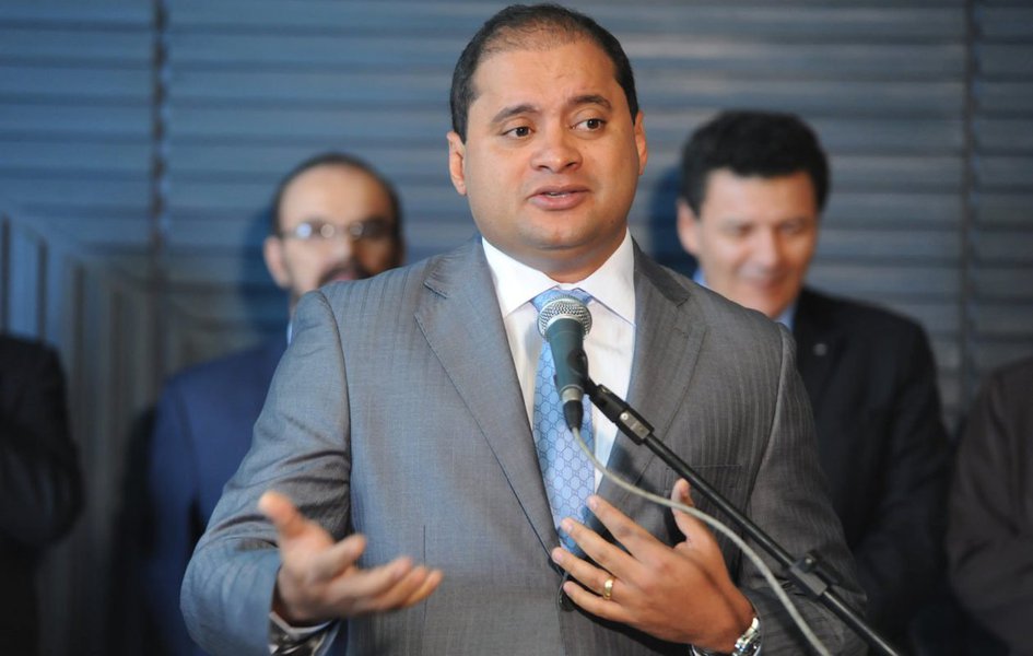 Como os principais cargos da majoritária de Flávio Dino (PCdoB) estão praticamente definidos, partidos da base do governador disputam as vagas de suplente de senador; as duas suplências de Weverton Rocha são as mais concorridas; interesse é estimulado pelo favoritismo de Dino e o fato de que desde a redemocratização todos os candidatos que venceram para governador no 1º turno garantiram as vagas de senador (Foto: Voney Malta) Como os principais cargos da majoritária de Flávio Dino (PCdoB) estão praticamente definidos, partidos da base do governador disputam as vagas de suplente de senador; as duas suplências de Weverton Rocha são as mais concorridas; interesse é estimulado pelo favoritismo de Dino e o fato de que desde a redemocratização todos os candidatos que venceram para governador no 1º turno garantiram as vagas de senador