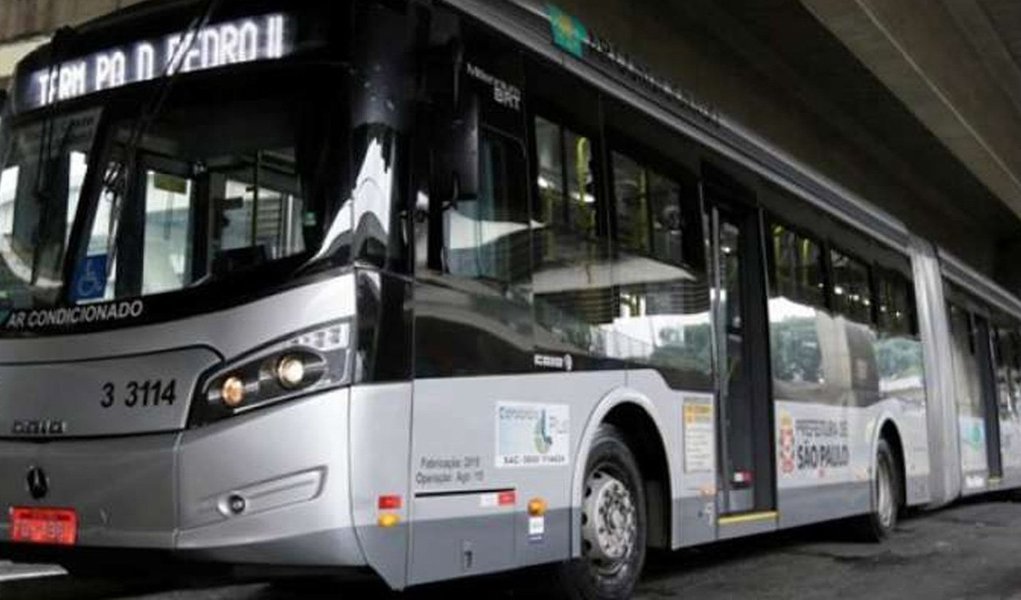 A SPTrans informou na noite desta quarta-feira (23) que 40% a frota de ônibus de São Paulo não circulará na quinta-feira (23) devido à falta de combustível. Isso ocorreu por conta das manifestações de caminhoneiros contra o aumento do diesel, que ocorrem desde segunda-feira (Foto: Aquiles Lins) A SPTrans informou na noite desta quarta-feira (23) que 40% a frota de ônibus de São Paulo não circulará na quinta-feira (23) devido à falta de combustível. Isso ocorreu por conta das manifestações de caminhoneiros contra o aumento do diesel, que ocorrem desde segunda-feira