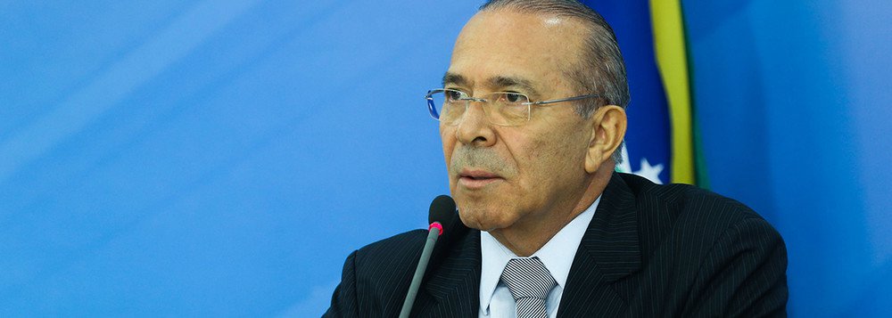 Brasília - O ministro chefe da Casa Civil, Eliseu Padilha fala sobre a reunião de Obras Inacabadas (Valter Campanato/Agência Brasil) (Foto: Leonardo Lucena) Brasília - O ministro chefe da Casa Civil, Eliseu Padilha fala sobre a reunião de Obras Inacabadas (Valter Campanato/Agência Brasil)