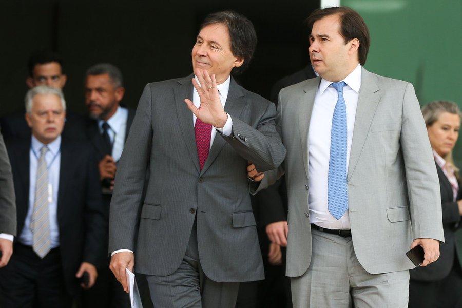 02/10/2017- Brasília - O presidente do Senado, Eunício Oliveira, e o presidente da Câmara, Rodrigo Maia, após reunião com a presidente do Supremo Tribunal Federal, Cármen Lúcia Foto: Marcelo Camargo/Agência Brasil (Foto: Aquiles Lins) 02/10/2017- Brasília - O presidente do Senado, Eunício Oliveira, e o presidente da Câmara, Rodrigo Maia, após reunião com a presidente do Supremo Tribunal Federal, Cármen Lúcia Foto: Marcelo Camargo/Agência Brasil