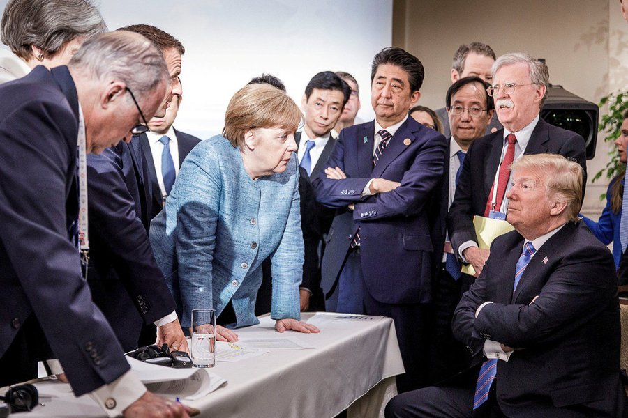 A decisão do presidente dos Estados Unidos, Donald Trump, de retirar o apoio americano ao comunicado final da cúpula do G7 por meio uma mensagem no Twitter, provocou reações Alemanha e da França neste domingo (10), e minou o que já parecia ser um frágil consenso sobre a disputa comercial entre os Estados Unidos e seus principais aliados (Foto: Reinaldo) A decisão do presidente dos Estados Unidos, Donald Trump, de retirar o apoio americano ao comunicado final da cúpula do G7 por meio uma mensagem no Twitter, provocou reações Alemanha e da França neste domingo (10), e minou o que já parecia ser um frágil consenso sobre a disputa comercial entre os Estados Unidos e seus principais aliados