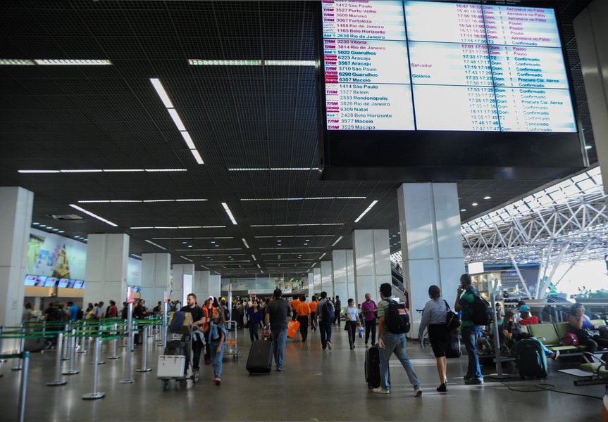 Movimento no Aeroporto Internacional de Brasília nesta quinta-feira (2), véspera do feriado da feriado da Semana Santa (José Cruz/Agência Brasil) (Foto: Leonardo Lucena) Movimento no Aeroporto Internacional de Brasília nesta quinta-feira (2), véspera do feriado da feriado da Semana Santa (José Cruz/Agência Brasil)