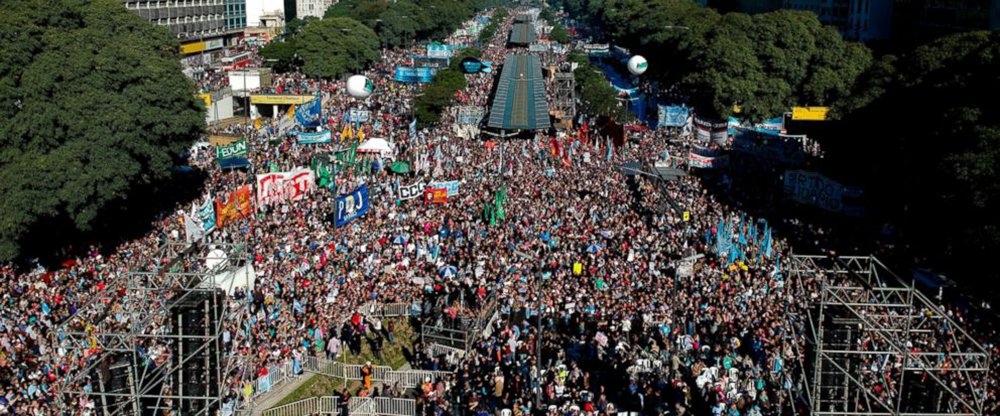 Organizações sociais e políticas protestaram contra o FMI e a política antinacional e antipopular do governo de Maurício Macri (Foto: Reinaldo) Organizações sociais e políticas protestaram contra o FMI e a política antinacional e antipopular do governo de Maurício Macri