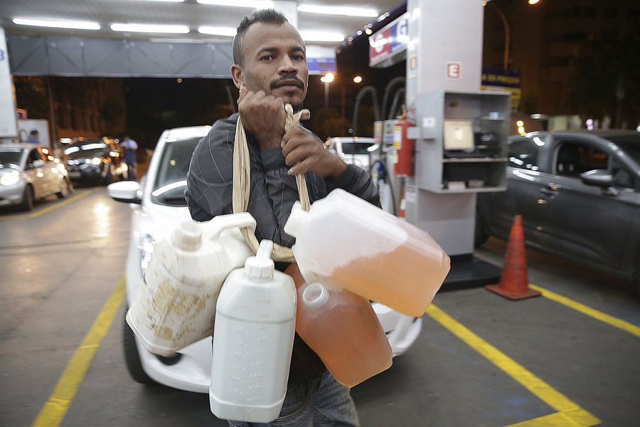 O abastecimento de combustível no Distrito Federal começa a ser normalizado.Foto Marcello Casal Jr/Agência Brasil (Foto: Mauro Lopes) O abastecimento de combustível no Distrito Federal começa a ser normalizado.Foto Marcello Casal Jr/Agência Brasil