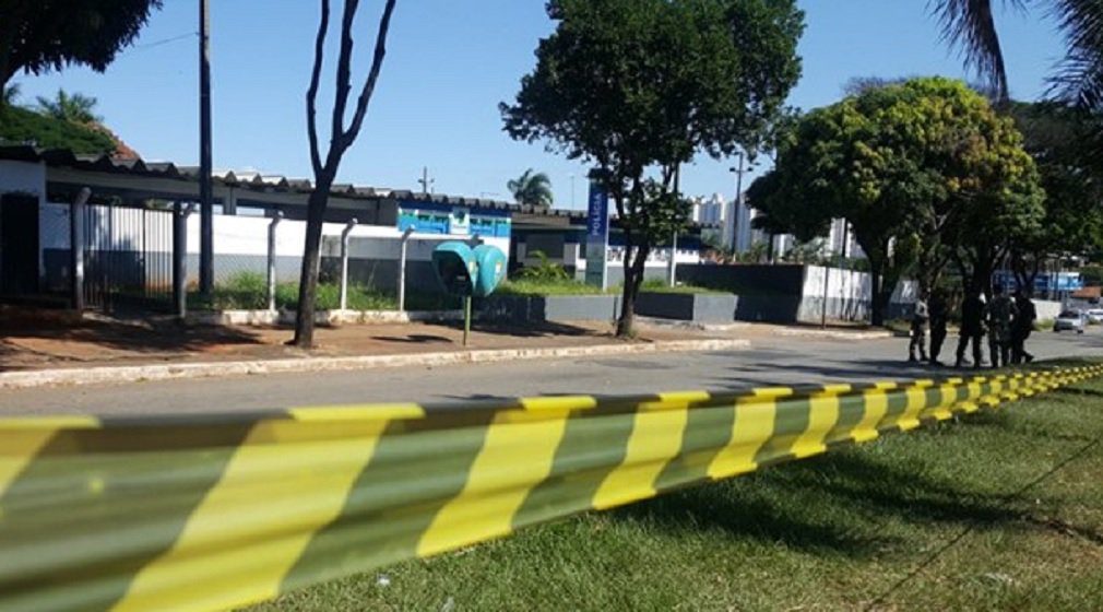Incêndio em uma cela do Centro de Internação Provisória (CIP) no Sétimo Batalhão da Polícia Militar, no Jardim Europa, em Goiânia, deixou ao menos nove mortos e vários feridos na manhã desta sexta-feira; o Corpo de Bombeiros não divulgou a causa do incêndio; segundo informações preliminares, os próprios internos teriam dado início às chamas durante uma suposta tentativa de rebelião (Foto: José Barbacena) Incêndio em uma cela do Centro de Internação Provisória (CIP) no Sétimo Batalhão da Polícia Militar, no Jardim Europa, em Goiânia, deixou ao menos nove mortos e vários feridos na manhã desta sexta-feira; o Corpo de Bombeiros não divulgou a causa do incêndio; segundo informações preliminares, os próprios internos teriam dado início às chamas durante uma suposta tentativa de rebelião