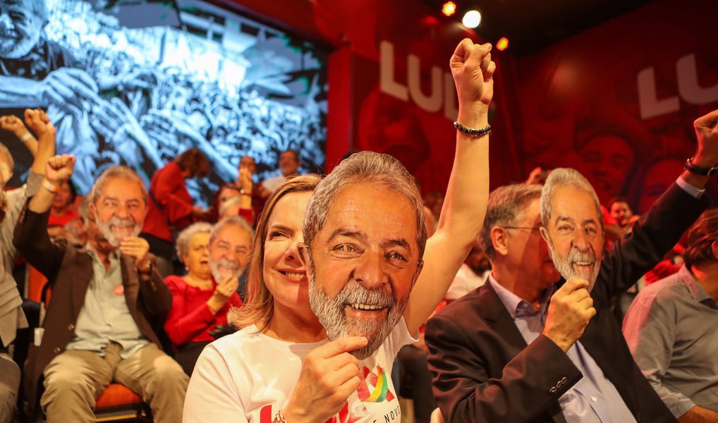 Gleisi no lançamento da candidatura Lula (Foto: Gustavo Conde) Gleisi no lançamento da candidatura Lula