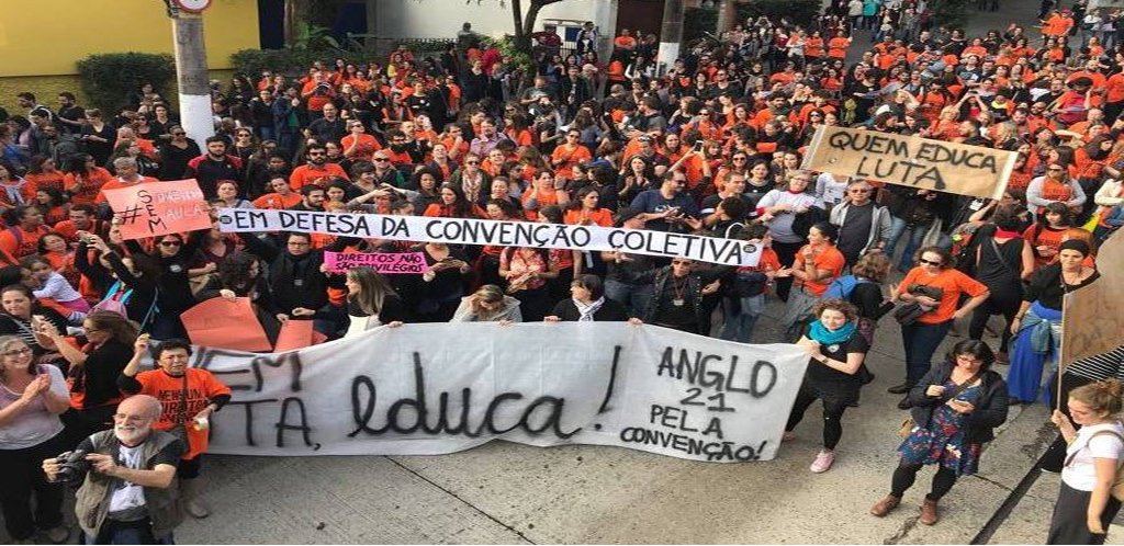 Cerca de 3 mil professores de 37 escolas particulares da capital paulista estão parados, informou o Sindicato dos Professores de São Paulo (Sinpro-SP). Eles protestam contra a retirada de direitos da convenção coletiva, permitida pela reforma trabalhista (Foto: Leonardo Lucena) Cerca de 3 mil professores de 37 escolas particulares da capital paulista estão parados, informou o Sindicato dos Professores de São Paulo (Sinpro-SP). Eles protestam contra a retirada de direitos da convenção coletiva, permitida pela reforma trabalhista