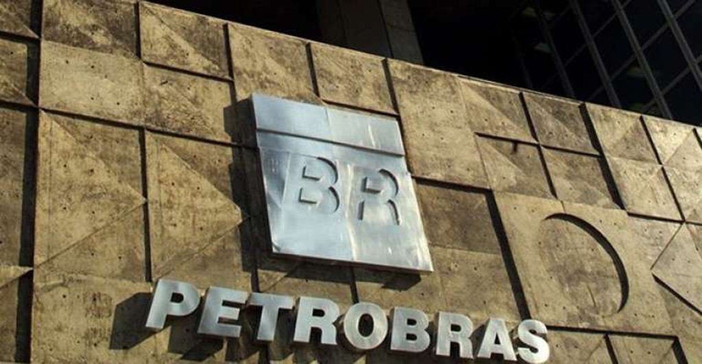A greve dos caminhoneiros que parou o país e está se agravando graças à arrogância de Temer e seus aliados mais vicerais e fiéis, como o PSDB, é o efeito colateral de terem rifado a Petrobras deixarem a conta para o povo pagar (Foto: Alencar Santana Braga) A greve dos caminhoneiros que parou o país e está se agravando graças à arrogância de Temer e seus aliados mais vicerais e fiéis, como o PSDB, é o efeito colateral de terem rifado a Petrobras deixarem a conta para o povo pagar