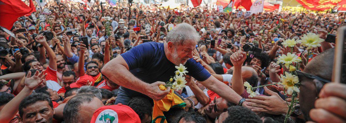 "A direita não se engana. Seu inimigo público é o Lula. Foi pelo Lula que eles perderam o governo, tiveram que amargar tanto tempo fora do governo, foram derrotados quatro vezes nas eleições presidenciais", diz o sociólogo Emir Sader; "Não perdoam Lula. Têm que eliminá-lo da vida política, impedir até que ele exerça sua influência para organizar as forcas populares, para transferir sua influência para outros candidatos" (Foto: Emir Sader) "A direita não se engana. Seu inimigo público é o Lula. Foi pelo Lula que eles perderam o governo, tiveram que amargar tanto tempo fora do governo, foram derrotados quatro vezes nas eleições presidenciais", diz o sociólogo Emir Sader; "Não perdoam Lula. Têm que eliminá-lo da vida política, impedir até que ele exerça sua influência para organizar as forcas populares, para transferir sua influência para outros candidatos"
