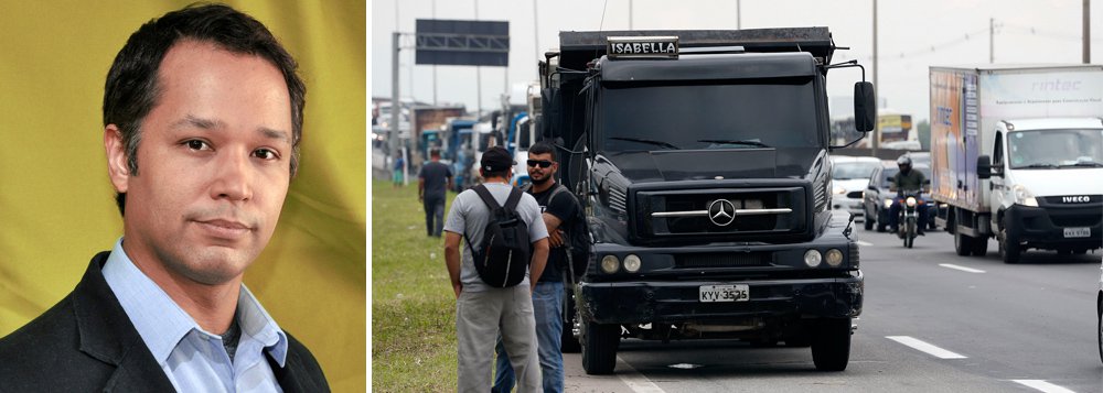 O apresentador Leonardo Stoppa afirma que a greve dos caminhoneiros, por conta do abusivo preço do diesel, pode se conflagrar em uma grande mobilização nacional contra o governo golpista; "Caminhoneiros, sigam com a greve até Temer cair", diz Stoppa; Assista a íntegra do programa Léo ao Quadrado (Foto: Lais Gouveia) O apresentador Leonardo Stoppa afirma que a greve dos caminhoneiros, por conta do abusivo preço do diesel, pode se conflagrar em uma grande mobilização nacional contra o governo golpista; "Caminhoneiros, sigam com a greve até Temer cair", diz Stoppa; Assista a íntegra do programa Léo ao Quadrado
