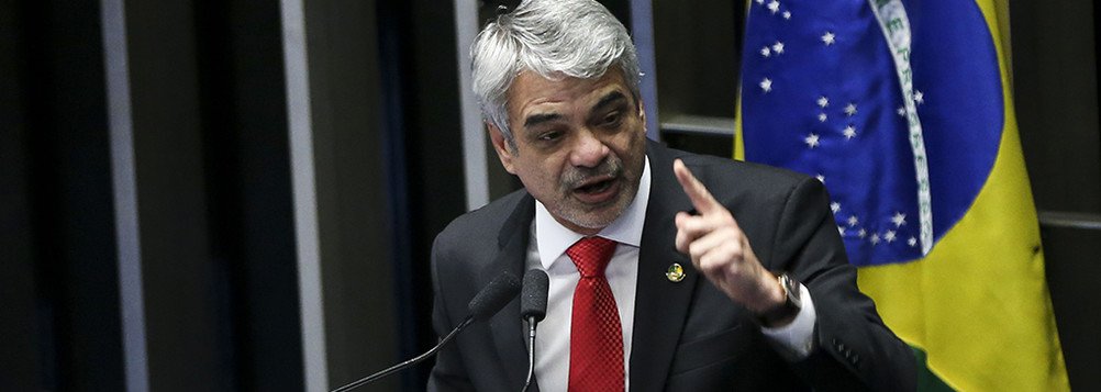Brasília - Plenário do Senado vota o processo de impeachment de Dilma Rousseff. Na foto, o senador Humberto Costa (Marcelo Camargo/Agência Brasil) (Foto: Leonardo Lucena) Brasília - Plenário do Senado vota o processo de impeachment de Dilma Rousseff. Na foto, o senador Humberto Costa (Marcelo Camargo/Agência Brasil)