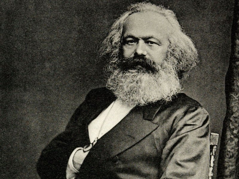 No Brasil contemporâneo, seu pensamento segue sendo desqualificado por forças de extrema-direita e líderes neofascistas, que, sem capacidade de travar com o pensamento marxiano um debate de ideias, se limitam a caricatas e odiosas rejeições, sem lastro teórico-conceitual (Foto: Waldeck Carneiro) No Brasil contemporâneo, seu pensamento segue sendo desqualificado por forças de extrema-direita e líderes neofascistas, que, sem capacidade de travar com o pensamento marxiano um debate de ideias, se limitam a caricatas e odiosas rejeições, sem lastro teórico-conceitual