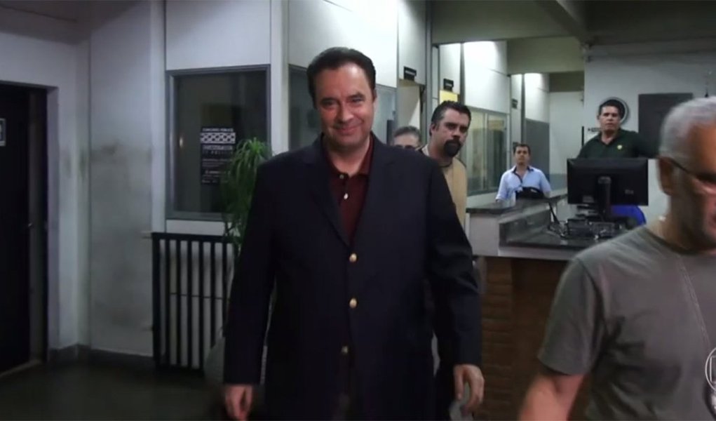 O empresário Laerte Codonho, dono da empresa de refrigerantes Dolly, foi solto na noite desta sexta-feira 18 pela Justiça de São Paulo; Codonho estava preso há oito dias após ser alvo de uma operação do Ministério Público de São Paulo por fraude fiscal estruturada, lavagem de dinheiro e organização criminosa; a Justiça também soltou ontem o ex-gerente financeiro da Dolly, César Requena Mazzi, preso na mesma operação (Foto: Gisele Federicce) O empresário Laerte Codonho, dono da empresa de refrigerantes Dolly, foi solto na noite desta sexta-feira 18 pela Justiça de São Paulo; Codonho estava preso há oito dias após ser alvo de uma operação do Ministério Público de São Paulo por fraude fiscal estruturada, lavagem de dinheiro e organização criminosa; a Justiça também soltou ontem o ex-gerente financeiro da Dolly, César Requena Mazzi, preso na mesma operação