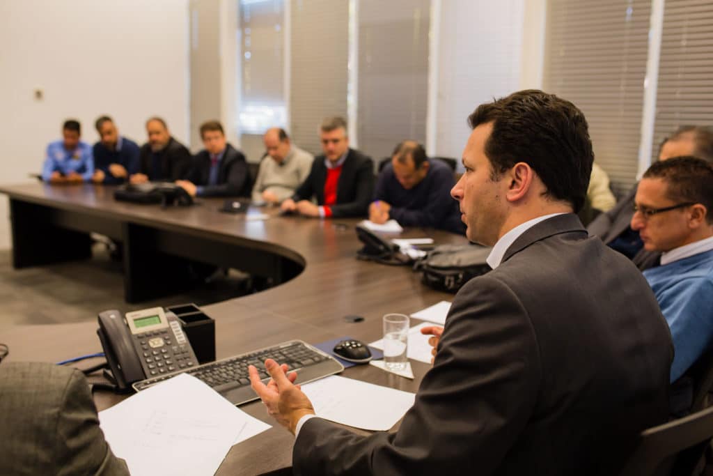 O prefeito de Porto Alegre, Nelson Marchezan Júnior, decretou situação de emergência no município em razão do desabastecimento ocasionado pela paralisação nacional dos caminhoneiros; objetivo da medida, segundo o prefeito, é o de “otimizar recursos existentes e direcioná-los às áreas essenciais (saúde, segurança, transporte público e saneamento básico), concentrando esforços para garantir a continuidade da prestação dos serviços públicos prioritários” (Foto: Voney Malta) O prefeito de Porto Alegre, Nelson Marchezan Júnior, decretou situação de emergência no município em razão do desabastecimento ocasionado pela paralisação nacional dos caminhoneiros; objetivo da medida, segundo o prefeito, é o de “otimizar recursos existentes e direcioná-los às áreas essenciais (saúde, segurança, transporte público e saneamento básico), concentrando esforços para garantir a continuidade da prestação dos serviços públicos prioritários”
