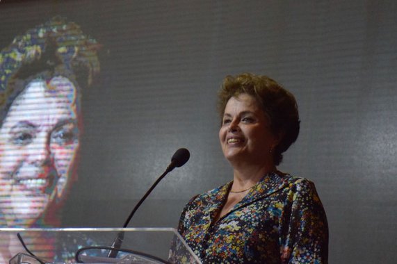Impressiona a intimidade que conseguiu ter, a diretora do filme, no espaço do Congresso Nacional brasileiro, junto àqueles personagens e com essa historia tão difícil de contar (Foto: Celso Maldos) Impressiona a intimidade que conseguiu ter, a diretora do filme, no espaço do Congresso Nacional brasileiro, junto àqueles personagens e com essa historia tão difícil de contar