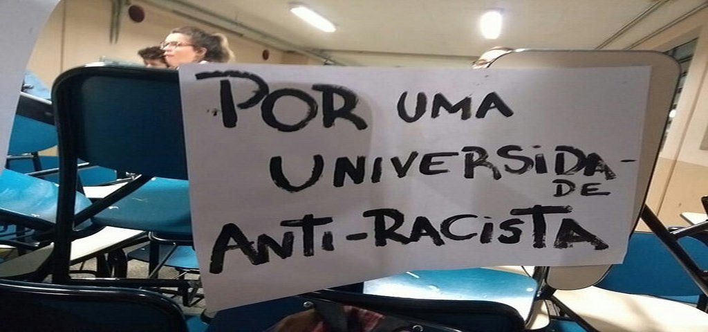 Alunos da PUC-SP ocupam dois prédios no campus Perdizes, na zona oeste da capital paulista, para garantir a contratação efetiva da professora Márcia Eurico e pelo cumprimento das cotas raciais entre os docentes da graduação e da pós-graduação na universidade (Foto: Leonardo Lucena) Alunos da PUC-SP ocupam dois prédios no campus Perdizes, na zona oeste da capital paulista, para garantir a contratação efetiva da professora Márcia Eurico e pelo cumprimento das cotas raciais entre os docentes da graduação e da pós-graduação na universidade