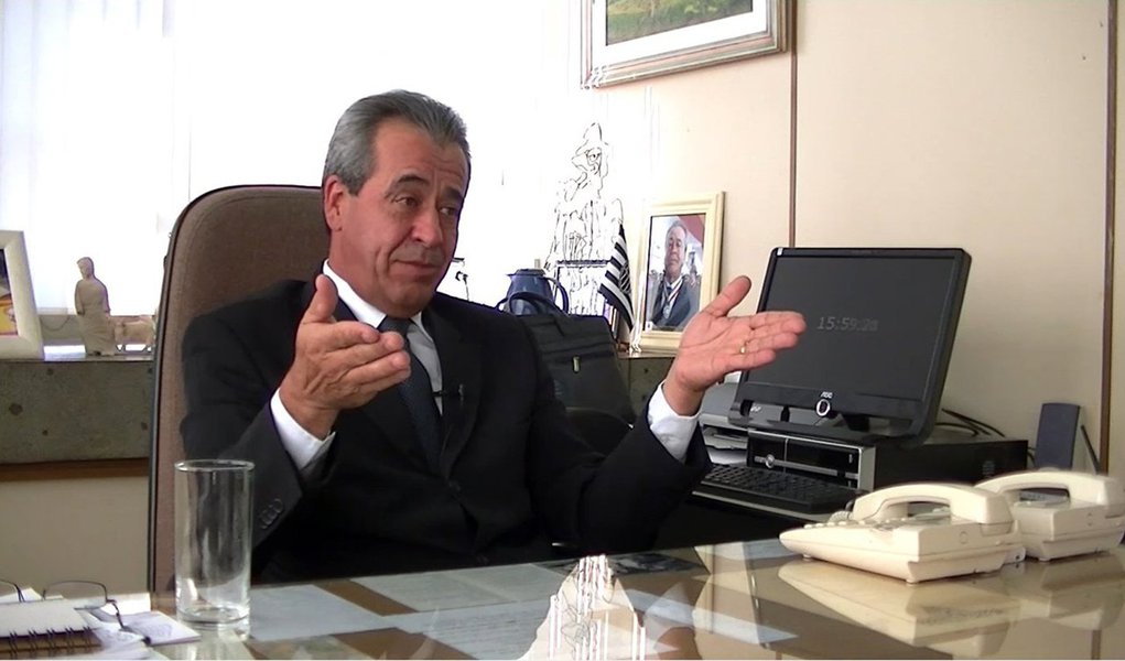O MP do Tribunal de Contas de Minas quer saber, entre outras coisas, o que motivou a contratação do avião, apesar da oferta diária de voos para Brasília; fretamento para o procurador-geral da Prefeitura de BH, Thomáz de Aquino Resende, custou mais de R$ 61 mil; Diário Oficial diz que viagem foi feita para levá-lo a uma reunião com o ministro Luís Roberto Barroso, do STF (Foto: Voney Malta) O MP do Tribunal de Contas de Minas quer saber, entre outras coisas, o que motivou a contratação do avião, apesar da oferta diária de voos para Brasília; fretamento para o procurador-geral da Prefeitura de BH, Thomáz de Aquino Resende, custou mais de R$ 61 mil; Diário Oficial diz que viagem foi feita para levá-lo a uma reunião com o ministro Luís Roberto Barroso, do STF