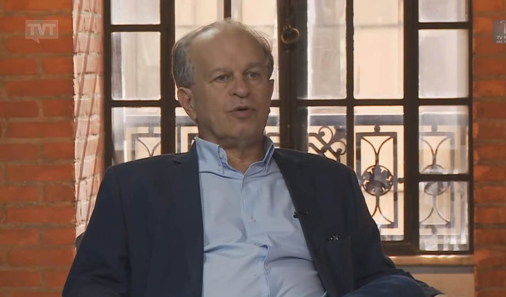 O filósofo e ex-ministro da Educação Renato Janine Ribeiro fez duras críticas ao STF; "Não são as democracias consolidadas que usam pretexto jurídico para tirar um candidato que não agrada o establishment", disse ao programa Entre Vistas, da TVT, ao comentar a prisão política do ex-presidente Lula (Foto: Aquiles Lins) O filósofo e ex-ministro da Educação Renato Janine Ribeiro fez duras críticas ao STF; "Não são as democracias consolidadas que usam pretexto jurídico para tirar um candidato que não agrada o establishment", disse ao programa Entre Vistas, da TVT, ao comentar a prisão política do ex-presidente Lula