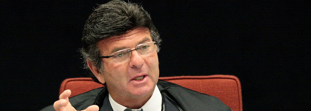 Não é apenas de militares e de seus fâmulos que vem o apelo profundo, na sociedade brasileira, por uma ditadura. Vem principalmente de civis politicamente degenerados, como é o caso deste ministro do Supremo, Luiz Fux, defendendo abertamente a censura à internet a pretexto de combater as fake news (Foto: Jose Carlos de Assis) Não é apenas de militares e de seus fâmulos que vem o apelo profundo, na sociedade brasileira, por uma ditadura. Vem principalmente de civis politicamente degenerados, como é o caso deste ministro do Supremo, Luiz Fux, defendendo abertamente a censura à internet a pretexto de combater as fake news