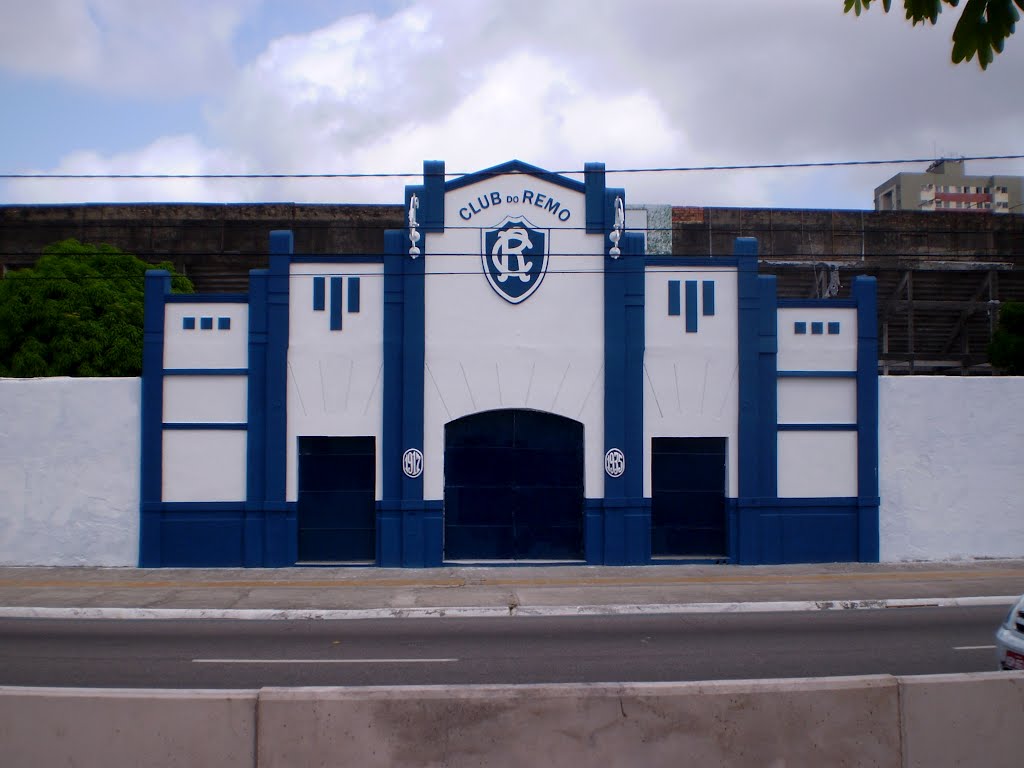 Eu era o único sarará entre os 22 jogadores, quase todos com traços indígenas, no campo invadido pelos torcedores. Corri feito barata tonta para escapar de trampescos, pescoções, tapas e rasteiras, assim como meus com infelizes companheiros (Foto: Palmério Doria) Eu era o único sarará entre os 22 jogadores, quase todos com traços indígenas, no campo invadido pelos torcedores. Corri feito barata tonta para escapar de trampescos, pescoções, tapas e rasteiras, assim como meus com infelizes companheiros