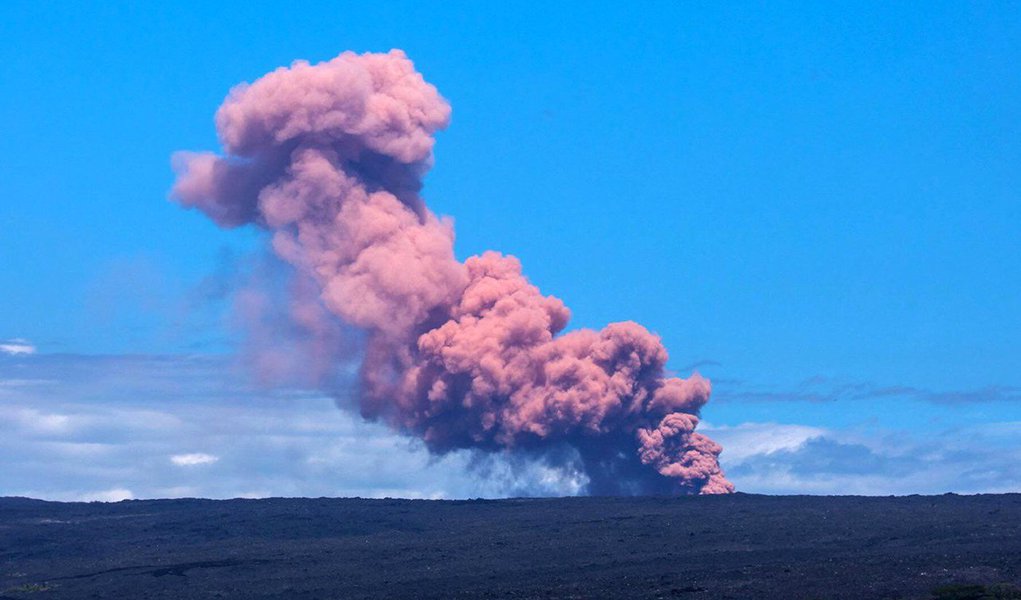 Erupção do vulcão Kilauea no Havaí 03/05/2018 Janice Wei/via REUTERS (Foto: Paulo Emílio) Erupção do vulcão Kilauea no Havaí 03/05/2018 Janice Wei/via REUTERS