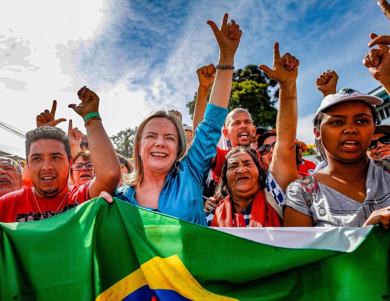 Além de não conseguir rastrear qualquer operação de pagamento à presidente nacional do PT, Gleisi Hoffmann, "procuradores construíram o caso apenas com base em delações contraditórias. Mais do que isso: as delações sem provas materiais foram usadas para provar outras delações", diz texto publicado no Jornal GGN (Foto: Leonardo Lucena) Além de não conseguir rastrear qualquer operação de pagamento à presidente nacional do PT, Gleisi Hoffmann, "procuradores construíram o caso apenas com base em delações contraditórias. Mais do que isso: as delações sem provas materiais foram usadas para provar outras delações", diz texto publicado no Jornal GGN
