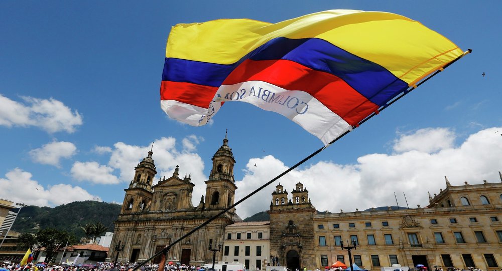 Mais de 36 milhões de colombianos estão convocados neste domingo (17) a decidir entre dois modelos divergentes de país: um apegado aos privilégios de uma oligarquia rançosa e outro que aspira à paz e à justiça social (Foto: Reinaldo) Mais de 36 milhões de colombianos estão convocados neste domingo (17) a decidir entre dois modelos divergentes de país: um apegado aos privilégios de uma oligarquia rançosa e outro que aspira à paz e à justiça social
