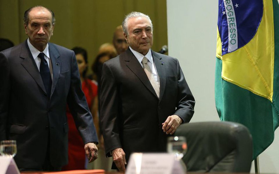 Esvaziar o Mercosul e a Unasul é uma volta aos tempos em que a região não passava de um quintal geopolítico das grandes potências e uma vantajosa área para exploração econômica. Para o Brasil, um jogo péssimo (Foto: Nelson Pelegrino) Esvaziar o Mercosul e a Unasul é uma volta aos tempos em que a região não passava de um quintal geopolítico das grandes potências e uma vantajosa área para exploração econômica. Para o Brasil, um jogo péssimo
