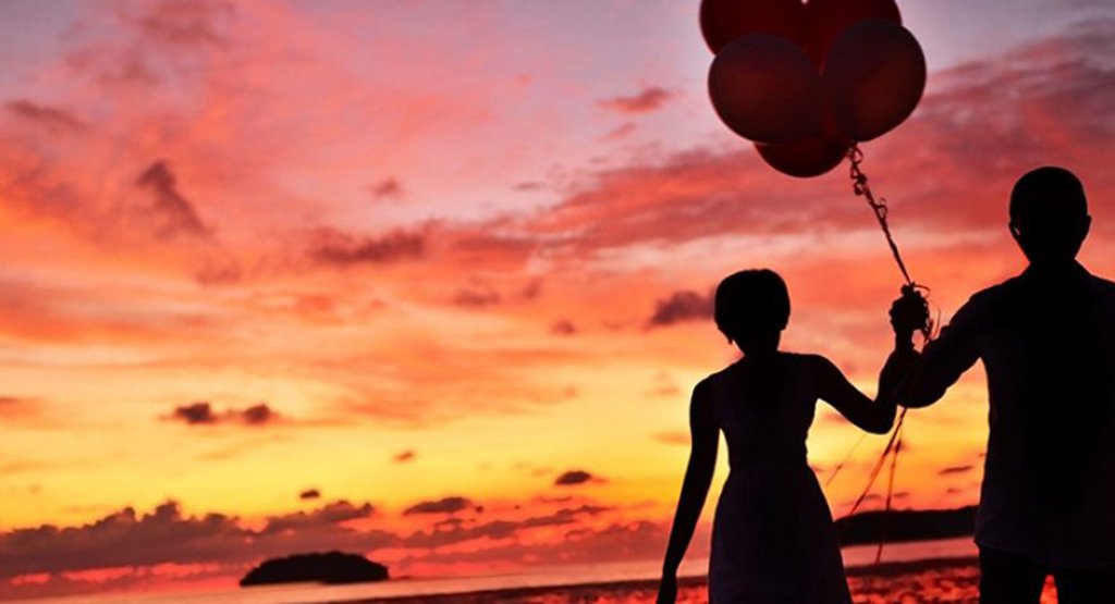O amor romântico, aquela coisa exposta nas fotos de casamento dos seus avós está com os dias contados. Alguns lamentam ou se alegram por isso, a imensa maioria segue indiferente e veloz. Estava observando certa manhã depois de um match no tinder, a opção de continuar dando like (Foto: Igor Santos) O amor romântico, aquela coisa exposta nas fotos de casamento dos seus avós está com os dias contados. Alguns lamentam ou se alegram por isso, a imensa maioria segue indiferente e veloz. Estava observando certa manhã depois de um match no tinder, a opção de continuar dando like