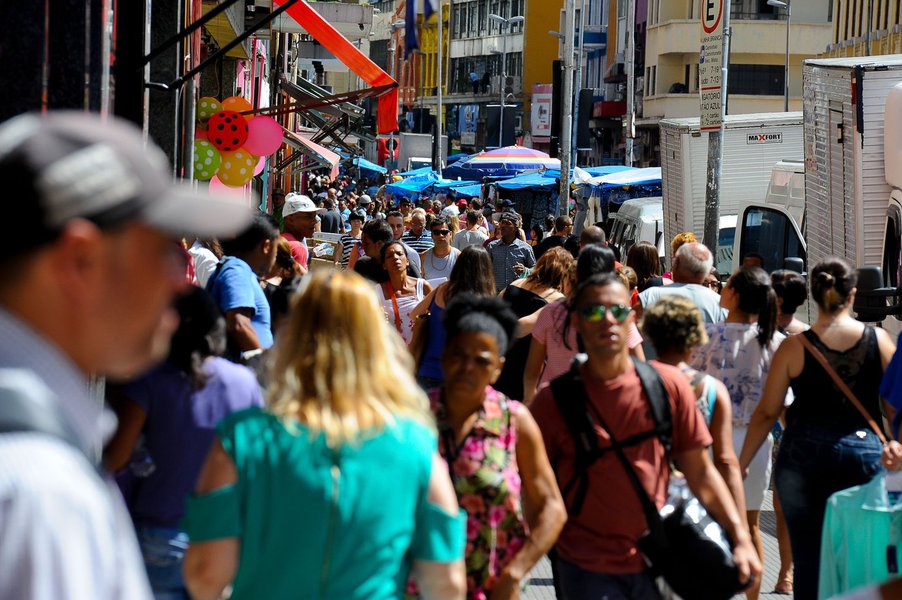 reg. 044 Centro de São Paulo multidão. Vista da Ladeira Porto Geral, em São Paulo. 23/02/2016 Foto: Marcos Santos/USP Imagens (Foto: Cássio Vilela Prado) reg. 044 Centro de São Paulo multidão. Vista da Ladeira Porto Geral, em São Paulo. 23/02/2016 Foto: Marcos Santos/USP Imagens