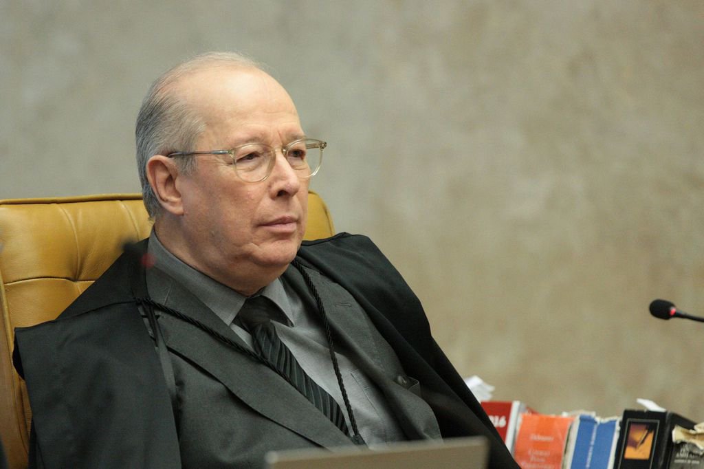 Brasília - Ministro Celso de Mello durante sessão plenário do Supremo Tribunal Federal (STF) para julgamento sobre imunidade de deputados estaduais do Rio (Carlos Moura/SCO/STF) (Foto: Leonardo Lucena) Brasília - Ministro Celso de Mello durante sessão plenário do Supremo Tribunal Federal (STF) para julgamento sobre imunidade de deputados estaduais do Rio (Carlos Moura/SCO/STF)