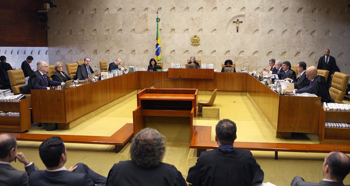 Partido Ecológico Nacional (PEN) vai se valer de brechas processuais e regimentais para evitar o julgamento da ação que pode revisar o entendimento do STF sobre execução de pena após o fim de recursos em 2ª instância, a fim de não beneficiar o ex-presidente Lula, disse o advogado da legenda à Reuters nesta segunda-feira; Paulo Fernando Melo disse que já há uma estratégia para evitar a análise pelo plenário esta semana (Foto: Aquiles Lins) Partido Ecológico Nacional (PEN) vai se valer de brechas processuais e regimentais para evitar o julgamento da ação que pode revisar o entendimento do STF sobre execução de pena após o fim de recursos em 2ª instância, a fim de não beneficiar o ex-presidente Lula, disse o advogado da legenda à Reuters nesta segunda-feira; Paulo Fernando Melo disse que já há uma estratégia para evitar a análise pelo plenário esta semana