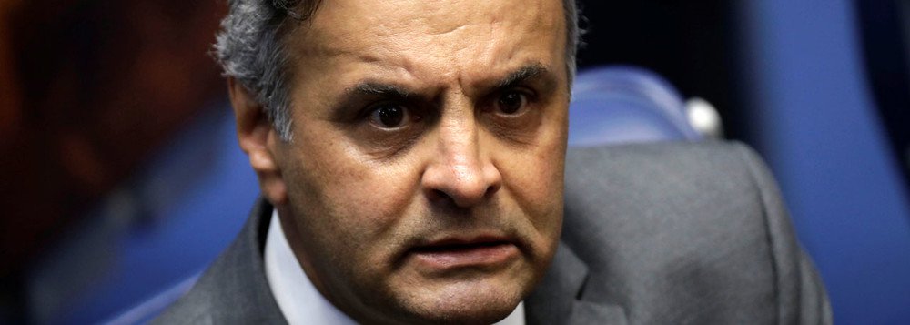 Crítico ferrenho da corrupção, fortalecido pela mídia, mais uma delação promete enterrar as pretensões políticas do tucano. As construtoras Wanmix e Cowan que pertencem à família Wanderley, amigos dos Neves, serão investigadas a pedido da PGR. A Polícia Federal encontrou, na sede da Wanmix, provas de dissimulação de doação de R$ 1,5 milhão para a campanha do tucano em 2014; análise da Helena Sthephanowitz, na RBA (Foto: Leonardo Lucena) Crítico ferrenho da corrupção, fortalecido pela mídia, mais uma delação promete enterrar as pretensões políticas do tucano. As construtoras Wanmix e Cowan que pertencem à família Wanderley, amigos dos Neves, serão investigadas a pedido da PGR. A Polícia Federal encontrou, na sede da Wanmix, provas de dissimulação de doação de R$ 1,5 milhão para a campanha do tucano em 2014; análise da Helena Sthephanowitz, na RBA