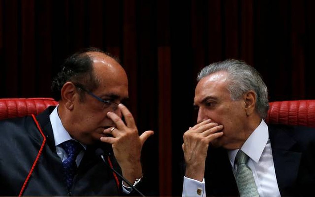 A uma ma semana antes da retomada do julgamento no STF sobre a restrição do foro privilegiado a políticos, que ocorre na próxima quarta-feira (2), Michel Temer se reuniu no Palácio do Jaburu, com o ministro da Corte Gilmar Mendes, em agenda não oficial; a agenda de Gilmar também não foi disponibilizada no site do STF.; já existe no Supremo maioria a favor da restrição do foro (Foto: Leonardo Lucena) A uma ma semana antes da retomada do julgamento no STF sobre a restrição do foro privilegiado a políticos, que ocorre na próxima quarta-feira (2), Michel Temer se reuniu no Palácio do Jaburu, com o ministro da Corte Gilmar Mendes, em agenda não oficial; a agenda de Gilmar também não foi disponibilizada no site do STF.; já existe no Supremo maioria a favor da restrição do foro